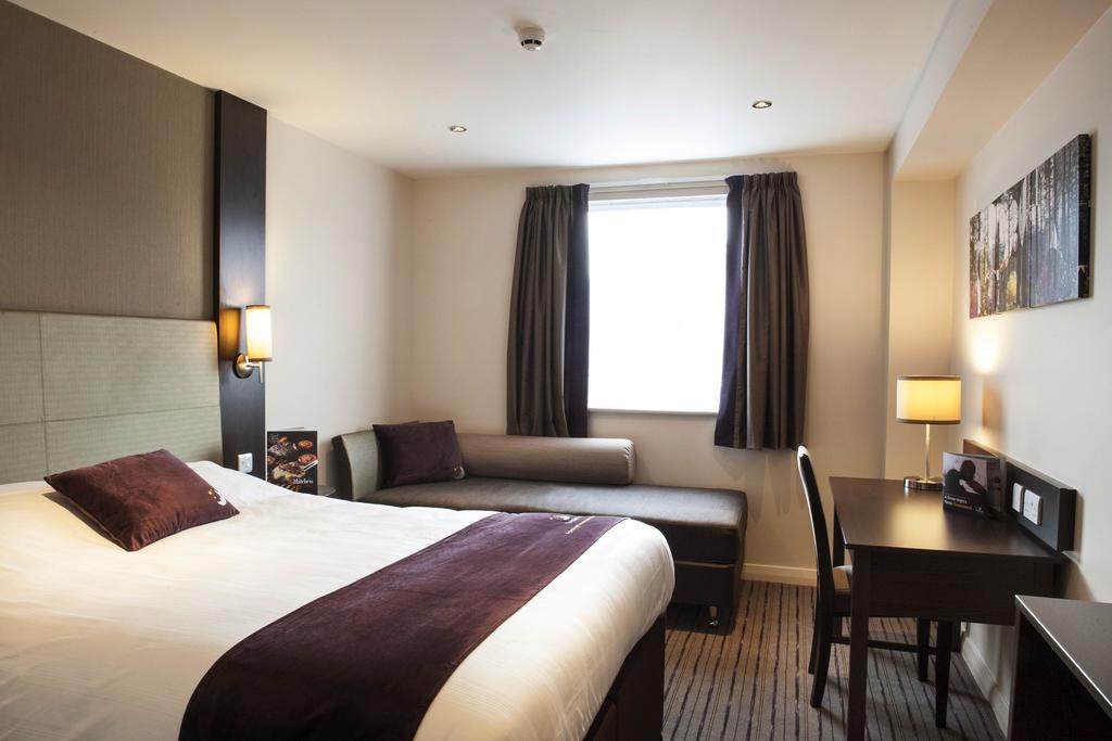 Premier Inn Aberdeen Airport - Dyce Phòng bức ảnh