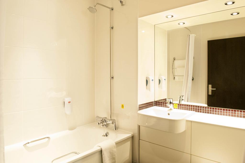 Premier Inn Aberdeen Airport - Dyce Phòng bức ảnh